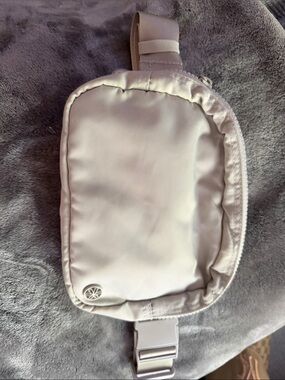 GAIAM Sidekick Waist Pack / Fanny Pack / Crossbody Bag